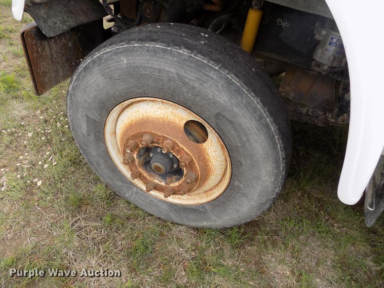 image for item DE1243 2007 Freightliner FLD120 semi truck