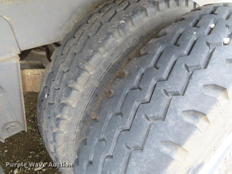 image for item DE3550 2005 Manac walking floor trailer