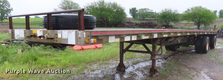 image for item DE3556 1993 Wilson CF-900 flatbed trailer