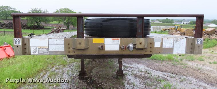 image for item DE3556 1993 Wilson CF-900 flatbed trailer