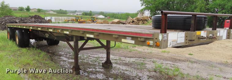 image for item DE3556 1993 Wilson CF-900 flatbed trailer