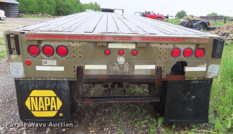image for item DE3556 1993 Wilson CF-900 flatbed trailer