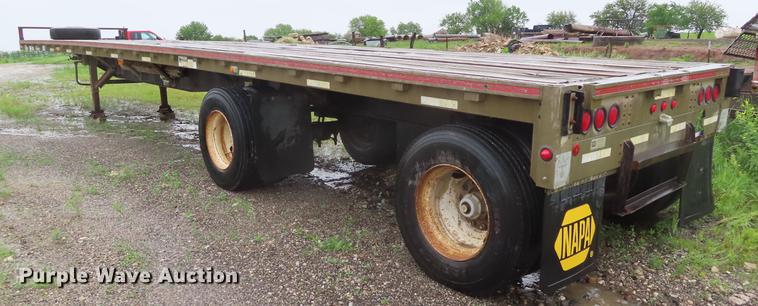 image for item DE3556 1993 Wilson CF-900 flatbed trailer