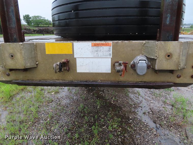 image for item DE3556 1993 Wilson CF-900 flatbed trailer