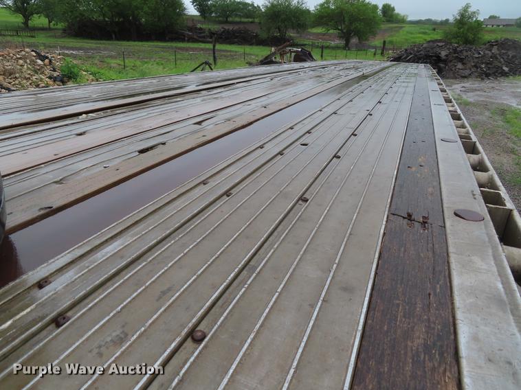 image for item DE3556 1993 Wilson CF-900 flatbed trailer