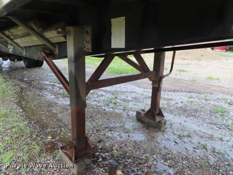 image for item DE3556 1993 Wilson CF-900 flatbed trailer