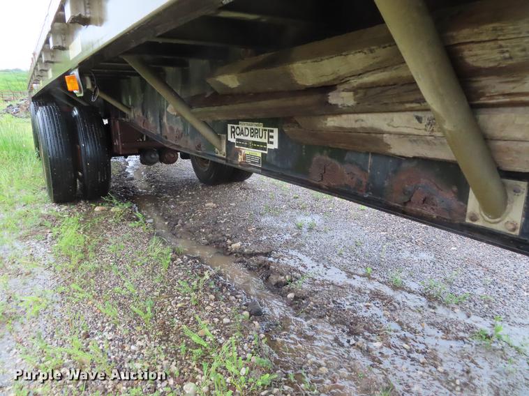 image for item DE3556 1993 Wilson CF-900 flatbed trailer