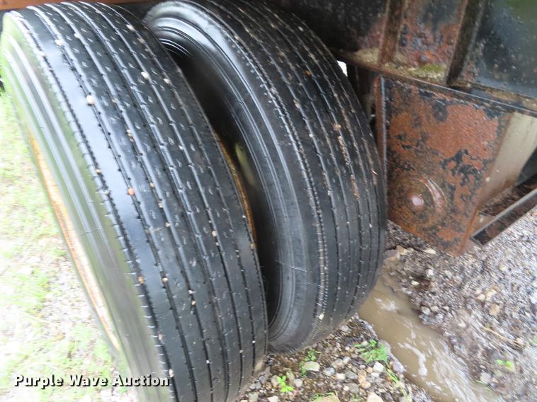 image for item DE3556 1993 Wilson CF-900 flatbed trailer