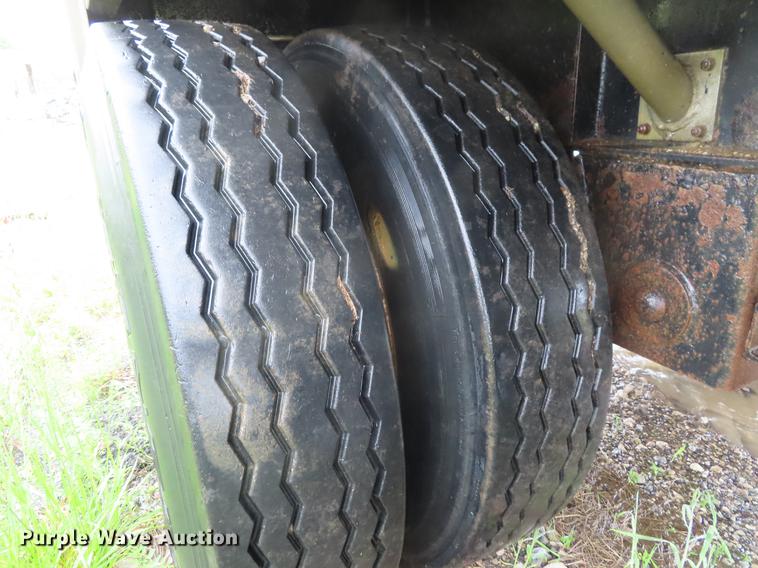 image for item DE3556 1993 Wilson CF-900 flatbed trailer