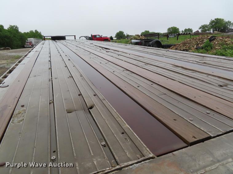 image for item DE3556 1993 Wilson CF-900 flatbed trailer