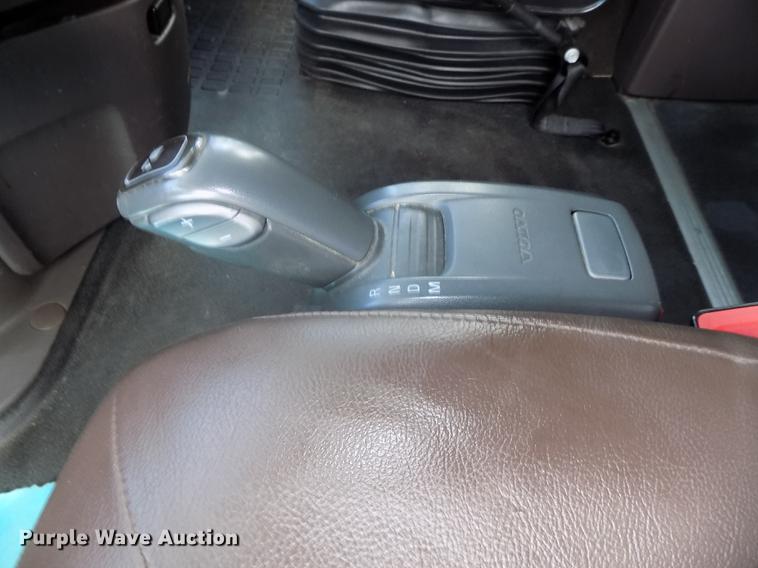 image for item DE7677 2014 Volvo VNL64T 730 semi truck