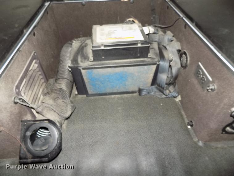 image for item DE7677 2014 Volvo VNL64T 730 semi truck