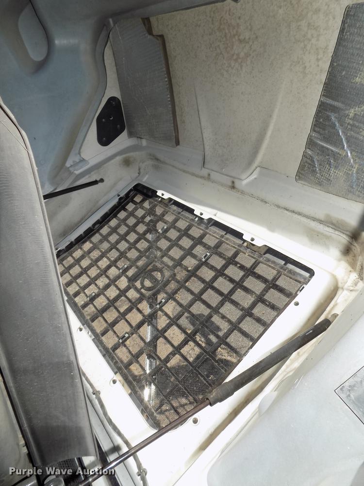 image for item DE7677 2014 Volvo VNL64T 730 semi truck