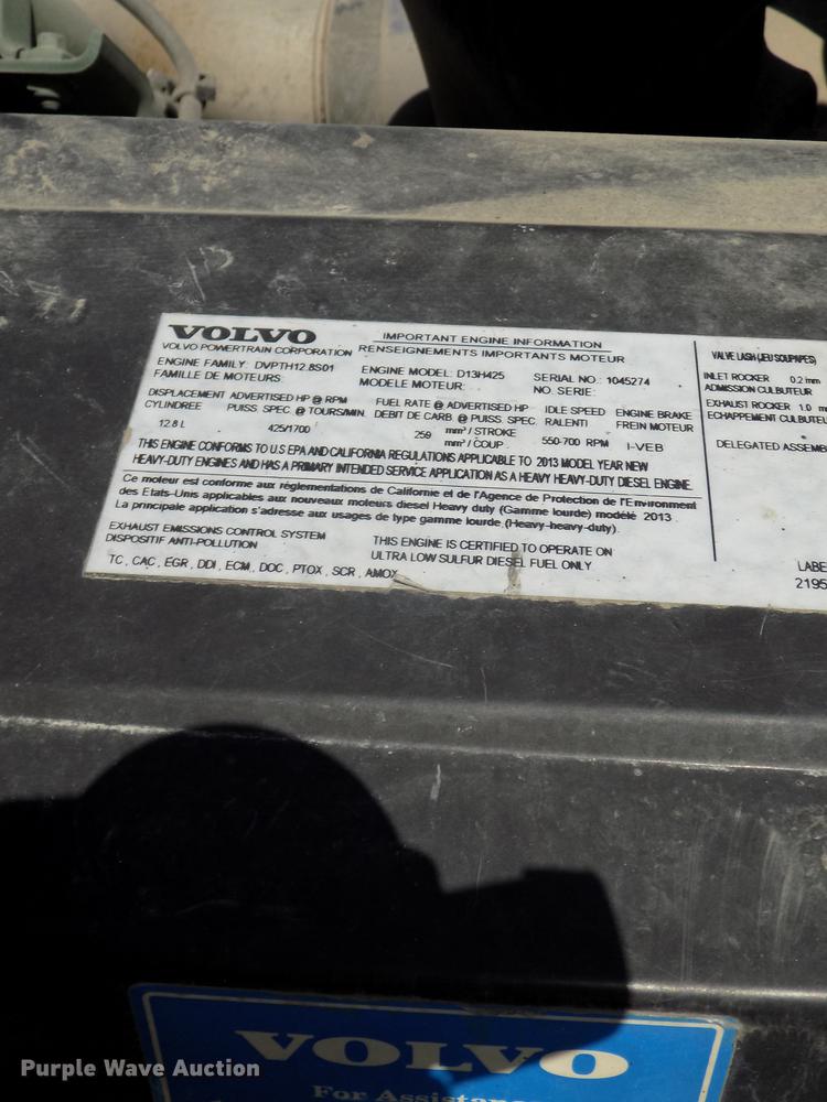 image for item DE7677 2014 Volvo VNL64T 730 semi truck