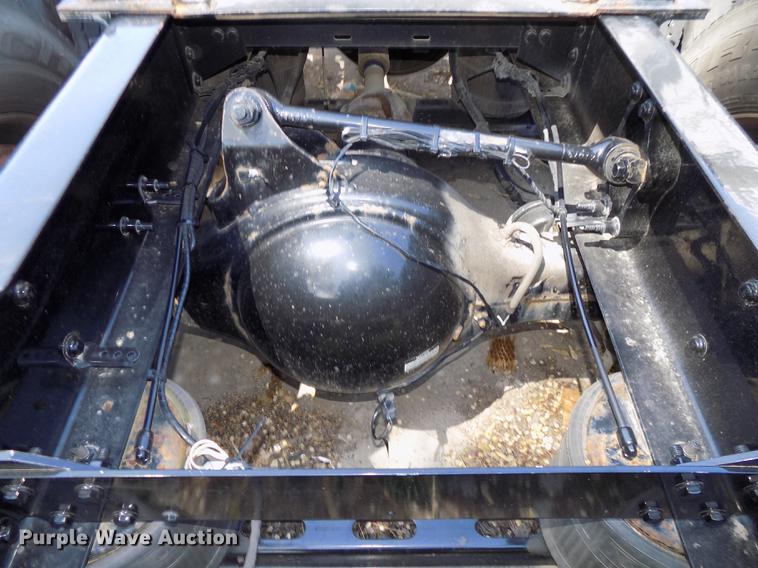 image for item DE7677 2014 Volvo VNL64T 730 semi truck