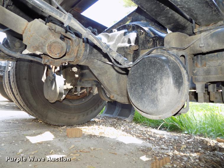 image for item DE7677 2014 Volvo VNL64T 730 semi truck