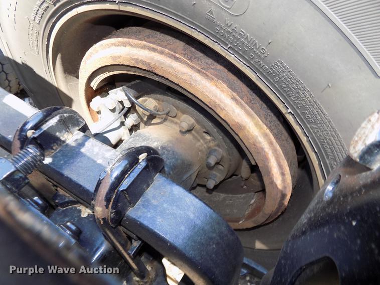 image for item DE7677 2014 Volvo VNL64T 730 semi truck