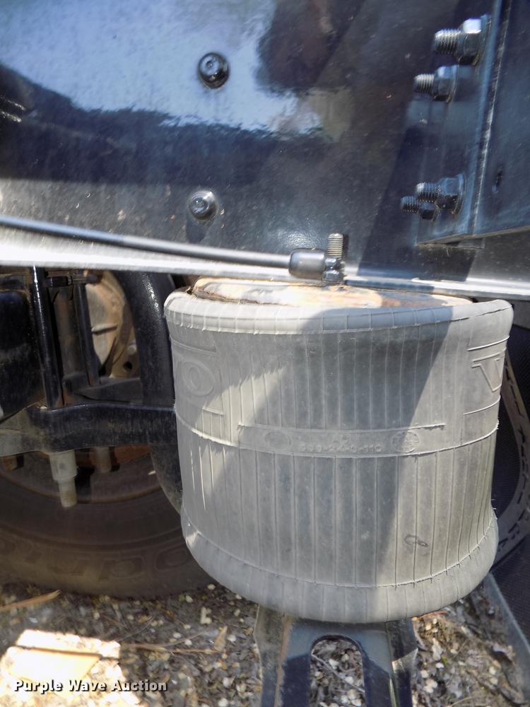 image for item DE7677 2014 Volvo VNL64T 730 semi truck