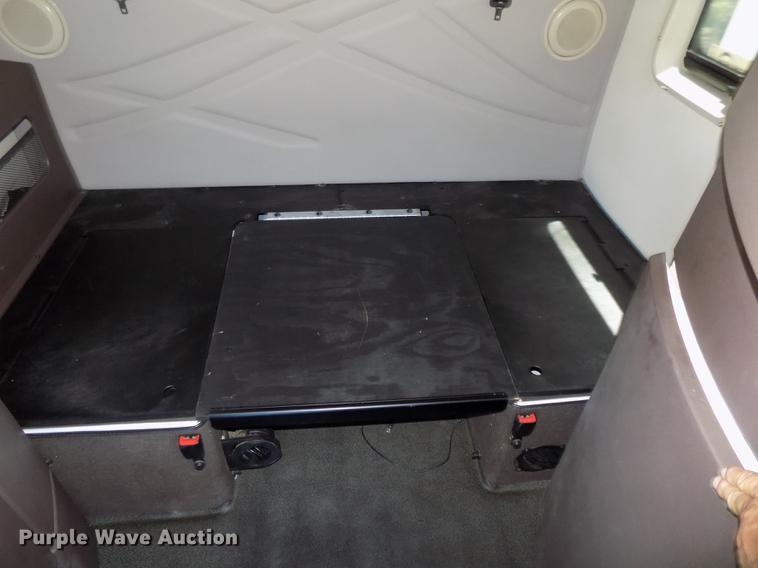 image for item DE7678 2014 Volvo VNL64T 730 semi truck