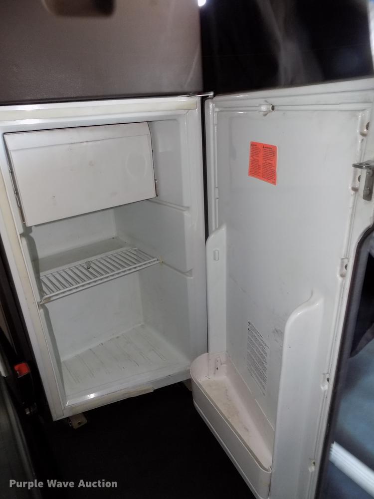 image for item DE7678 2014 Volvo VNL64T 730 semi truck