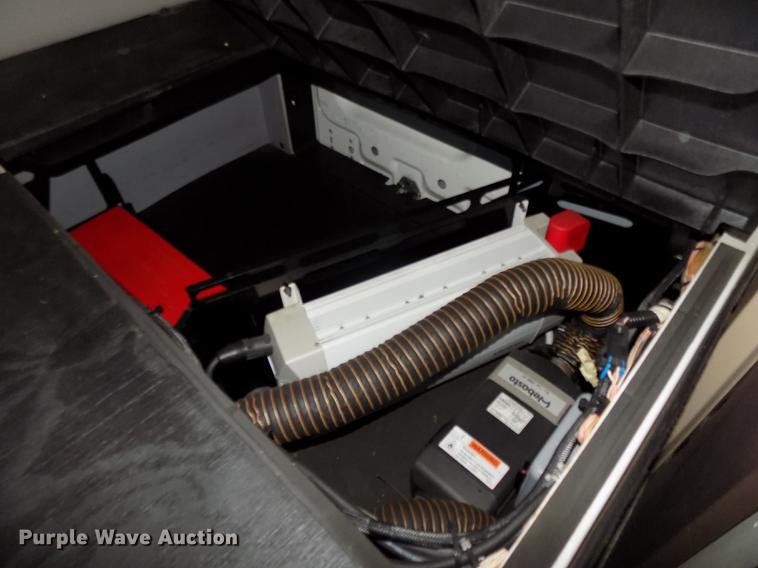 image for item DE7678 2014 Volvo VNL64T 730 semi truck