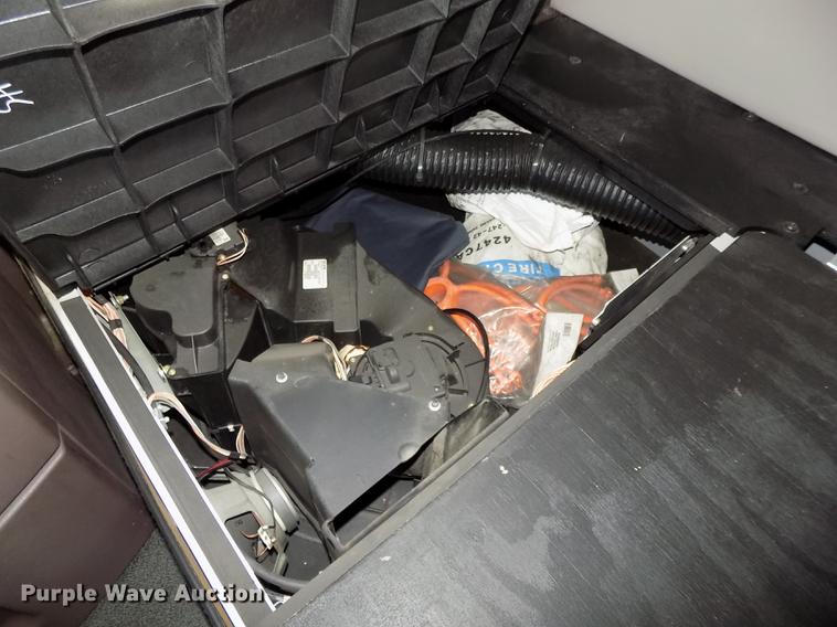 image for item DE7678 2014 Volvo VNL64T 730 semi truck