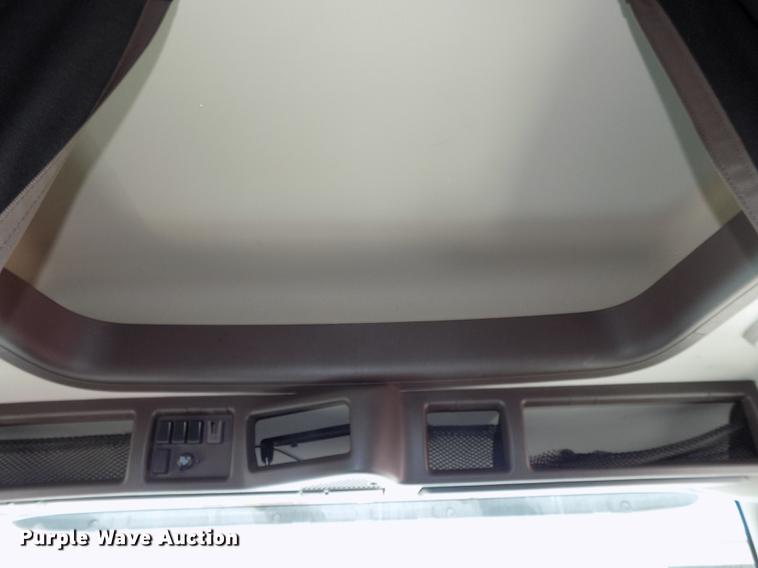 image for item DE7678 2014 Volvo VNL64T 730 semi truck