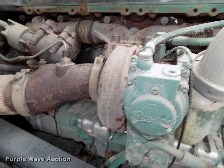 image for item DE7678 2014 Volvo VNL64T 730 semi truck