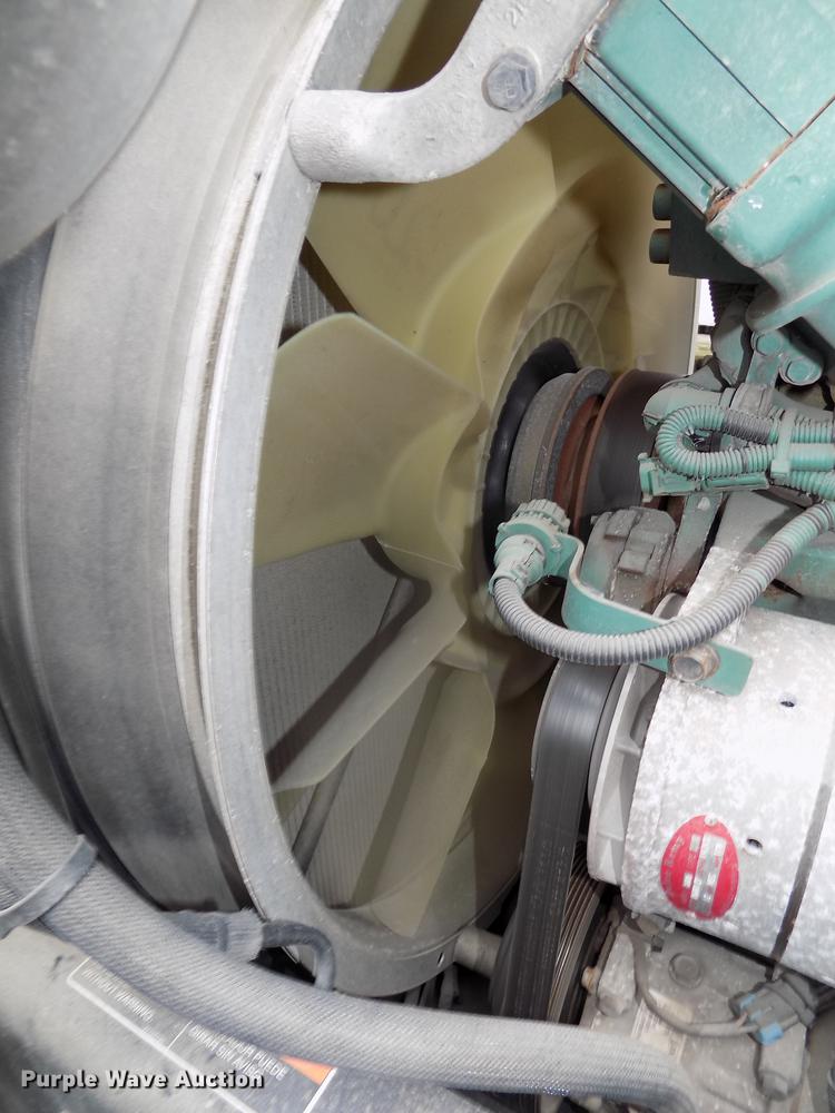 image for item DE7678 2014 Volvo VNL64T 730 semi truck