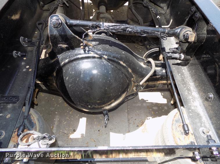 image for item DE7678 2014 Volvo VNL64T 730 semi truck