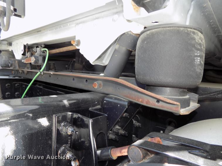 image for item DE7678 2014 Volvo VNL64T 730 semi truck