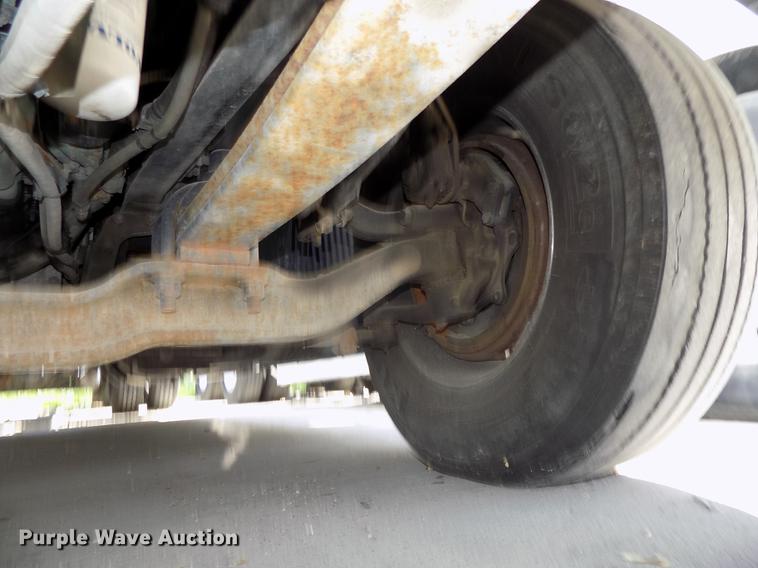 image for item DE7678 2014 Volvo VNL64T 730 semi truck