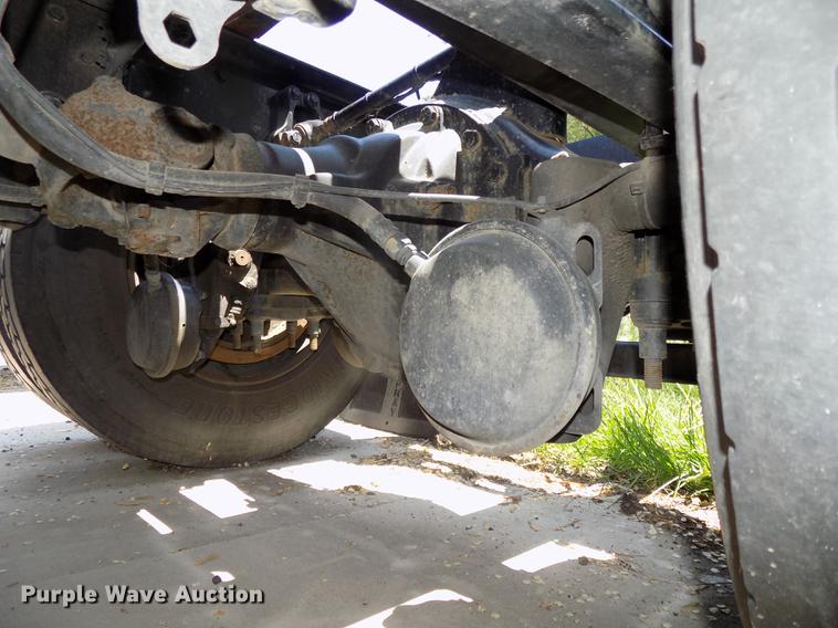 image for item DE7678 2014 Volvo VNL64T 730 semi truck