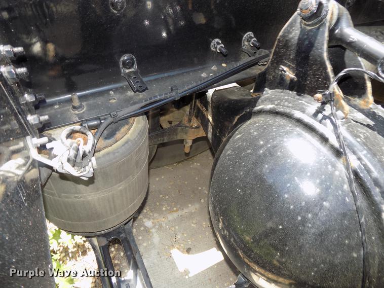 image for item DE7678 2014 Volvo VNL64T 730 semi truck