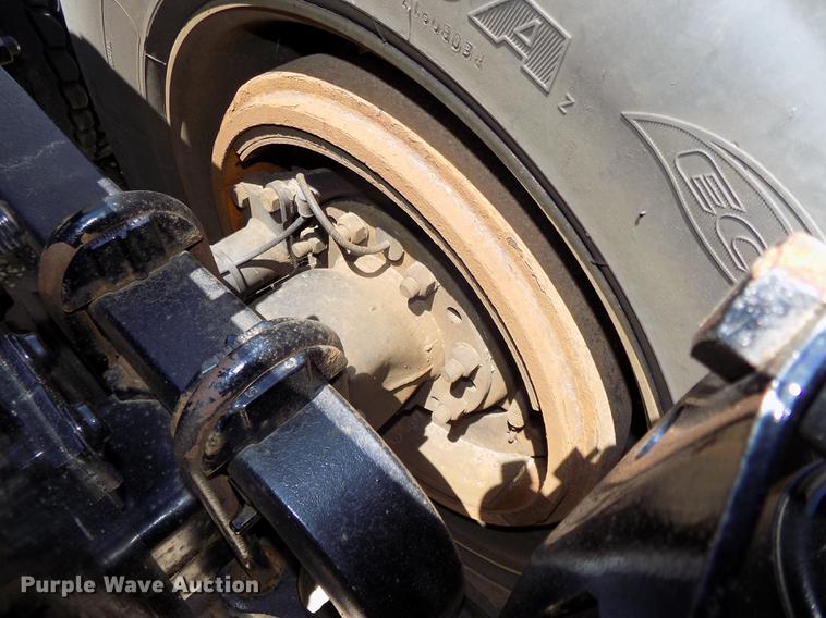 image for item DE7678 2014 Volvo VNL64T 730 semi truck