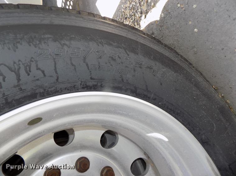 image for item DE7678 2014 Volvo VNL64T 730 semi truck