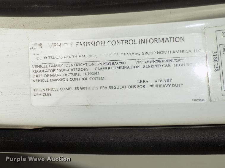 image for item DE7678 2014 Volvo VNL64T 730 semi truck