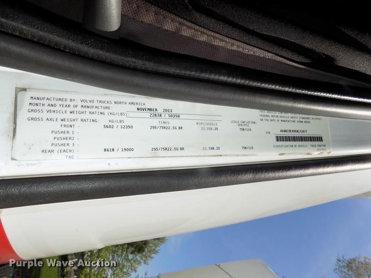 image for item DE7678 2014 Volvo VNL64T 730 semi truck