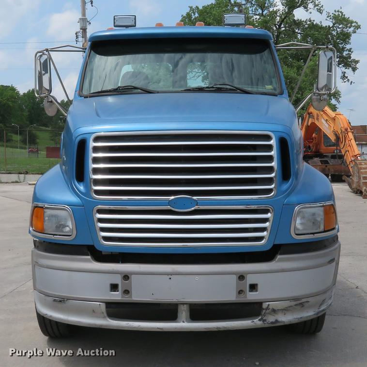 image for item DE8094 2000 Sterling A-Line semi truck