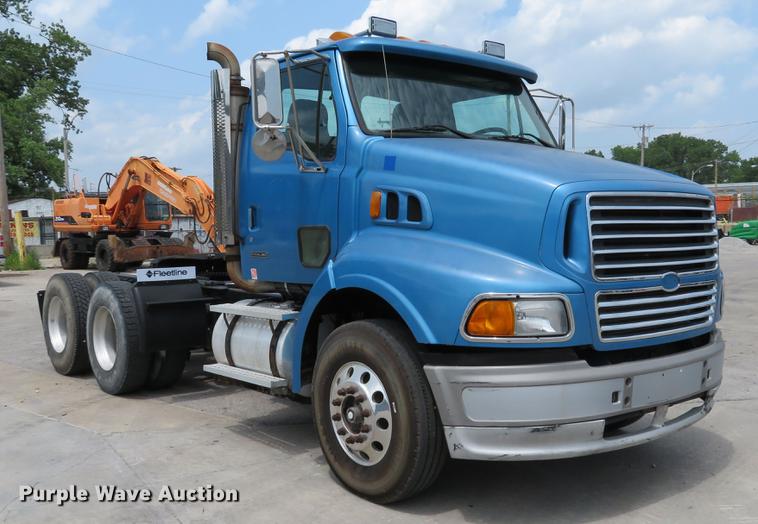 image for item DE8094 2000 Sterling A-Line semi truck