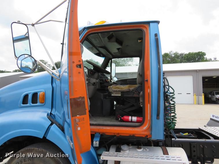 image for item DE8094 2000 Sterling A-Line semi truck