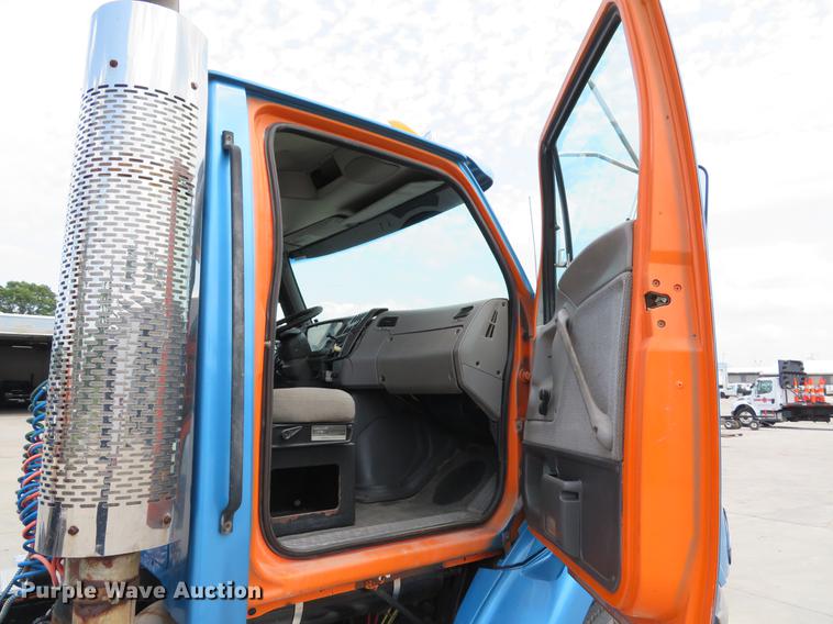 image for item DE8094 2000 Sterling A-Line semi truck