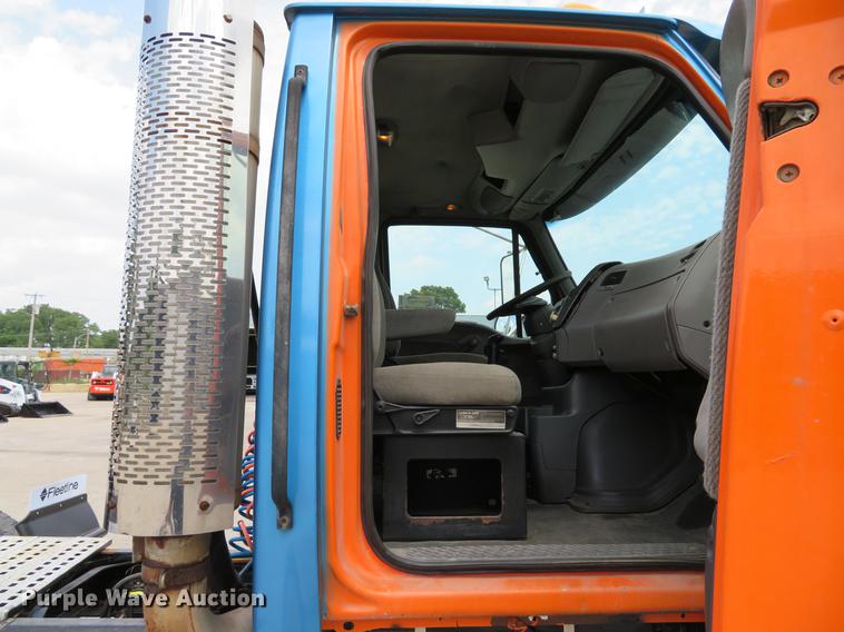 image for item DE8094 2000 Sterling A-Line semi truck