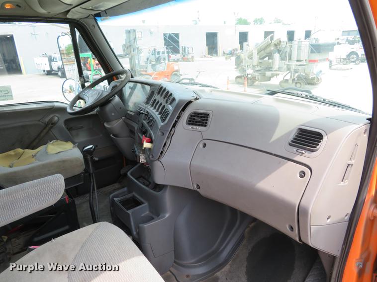 image for item DE8094 2000 Sterling A-Line semi truck