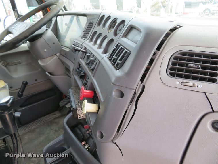 image for item DE8094 2000 Sterling A-Line semi truck