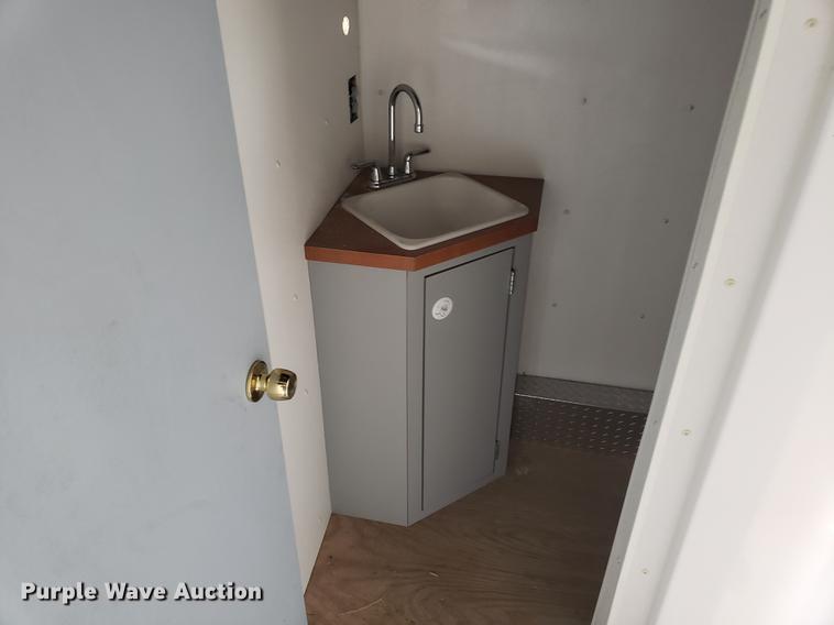 image for item DF2474 1994 Kentucky toy hauler trailer