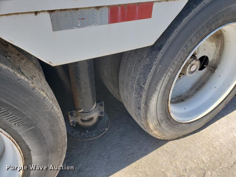 image for item DF2474 1994 Kentucky toy hauler trailer