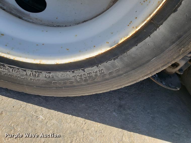 image for item DF2474 1994 Kentucky toy hauler trailer