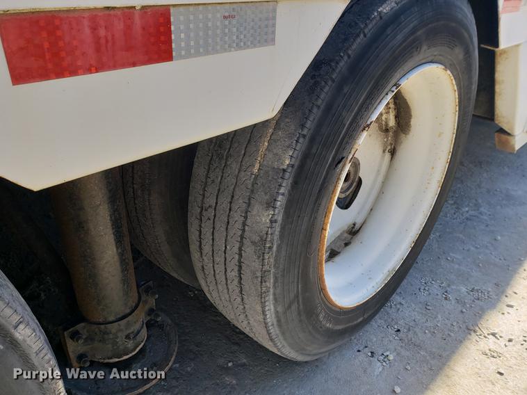 image for item DF2474 1994 Kentucky toy hauler trailer