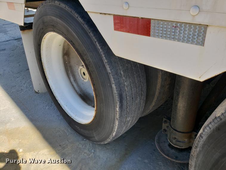 image for item DF2474 1994 Kentucky toy hauler trailer